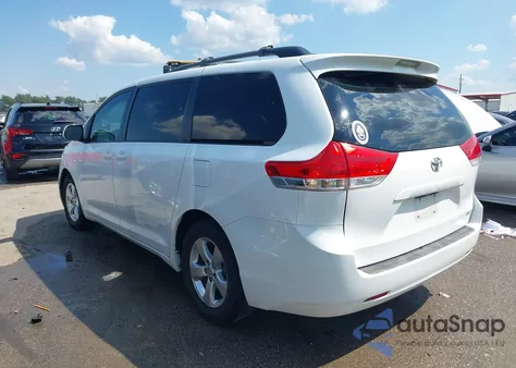 2013 Toyota Sienna Le V6 8 Passenger из США, поврежденный, VIN 5TDKK3DC2DS332338